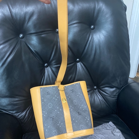 Mark Cross 1845 Italy Vintage sling strap bucket bag leather pre loved purse - Picture 10 of 12